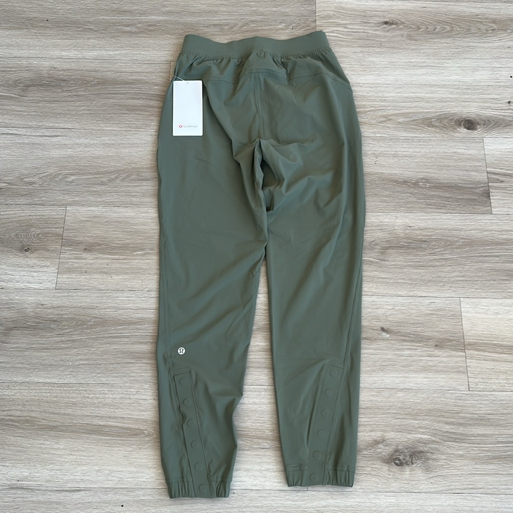 Lululemon Adapted State High-Rise Jogger
Magnetic Closures - Picture 10 of 10